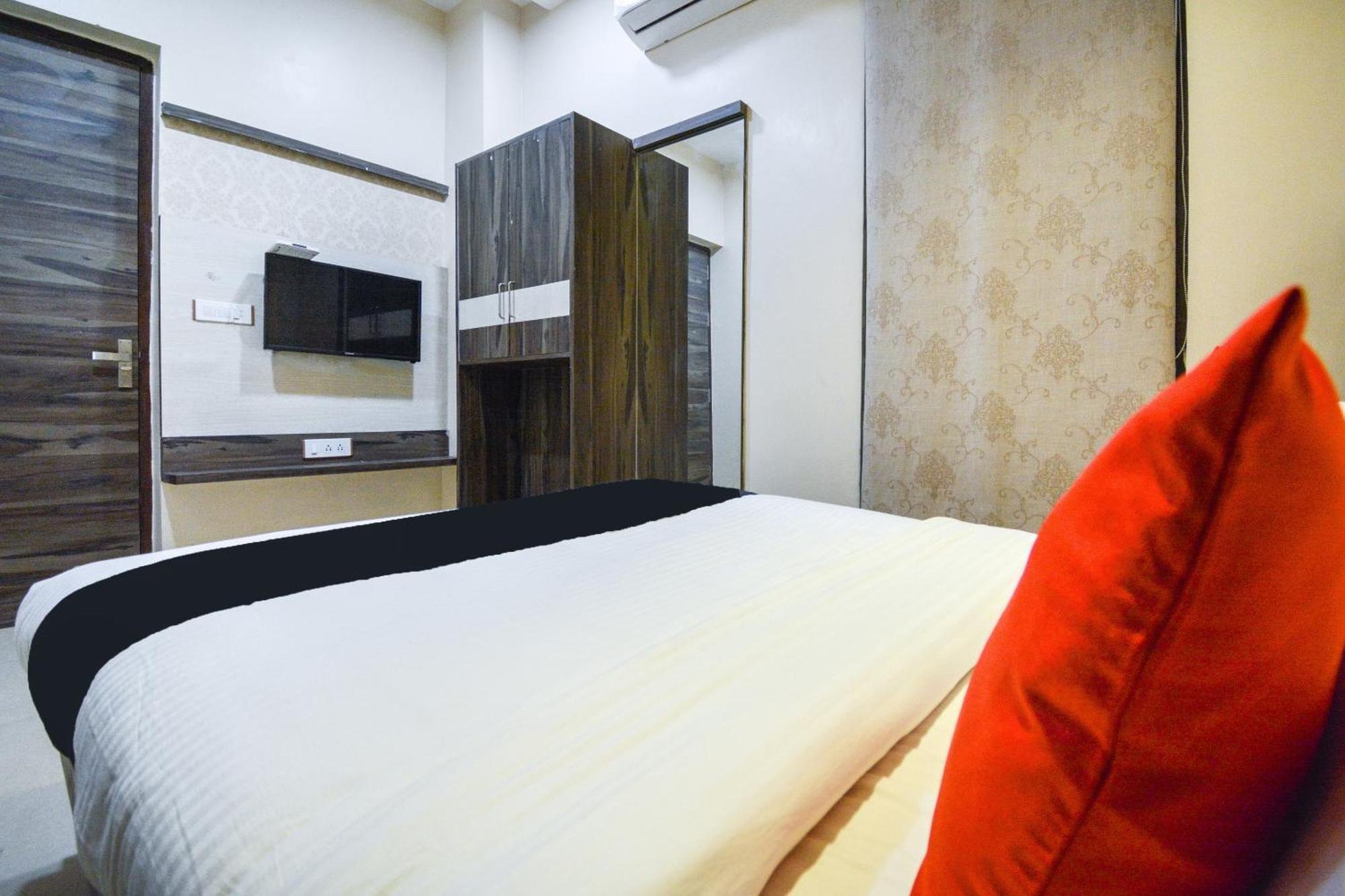 Capital O Moments Inn Amritszár Kültér fotó